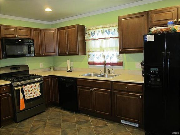 5th image of 2730 Sunset Dr
