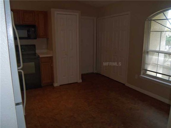 5th image of 452 N Summit Ave