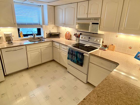5th image of 336 Bay Ave