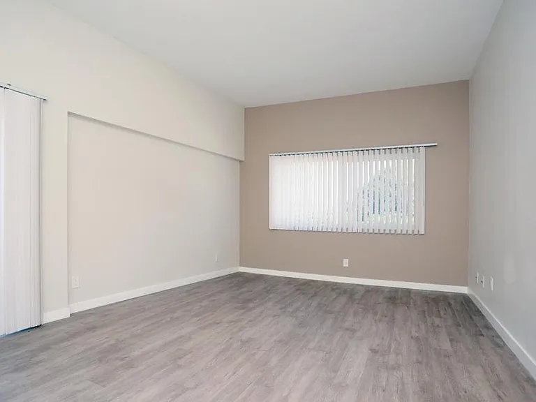 4620 S Slauson Ave — Photo 15