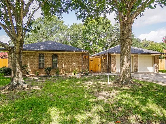 2nd image of 2106 Crestwood Dr