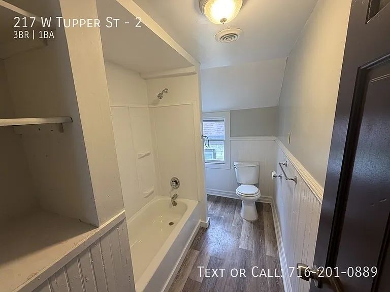 217 W Tupper St #2 — Photo 4