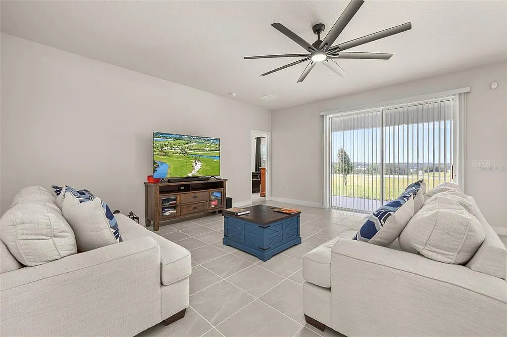 4 bed, 3.0 bath, 2505 sqft, $3,800 — Photo 2