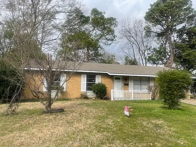 3 bed, 1620 sqft, $900 — Photo 2
