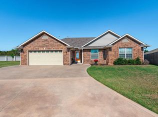 2305 Crooked Oak Ct, Shawnee, OK 74804