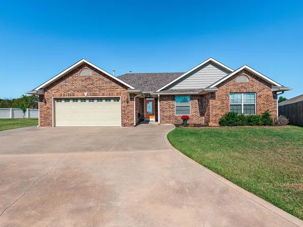 2305 Crooked Oak Ct, Shawnee, OK 74804