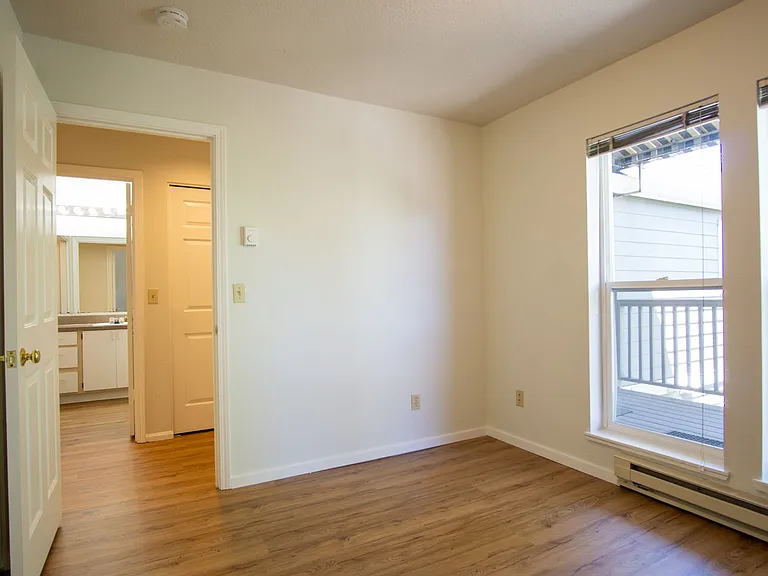 245 SW Hooker St #7 — Photo 14