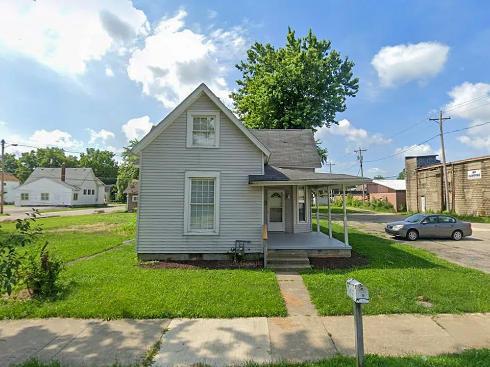 119 E 8th St