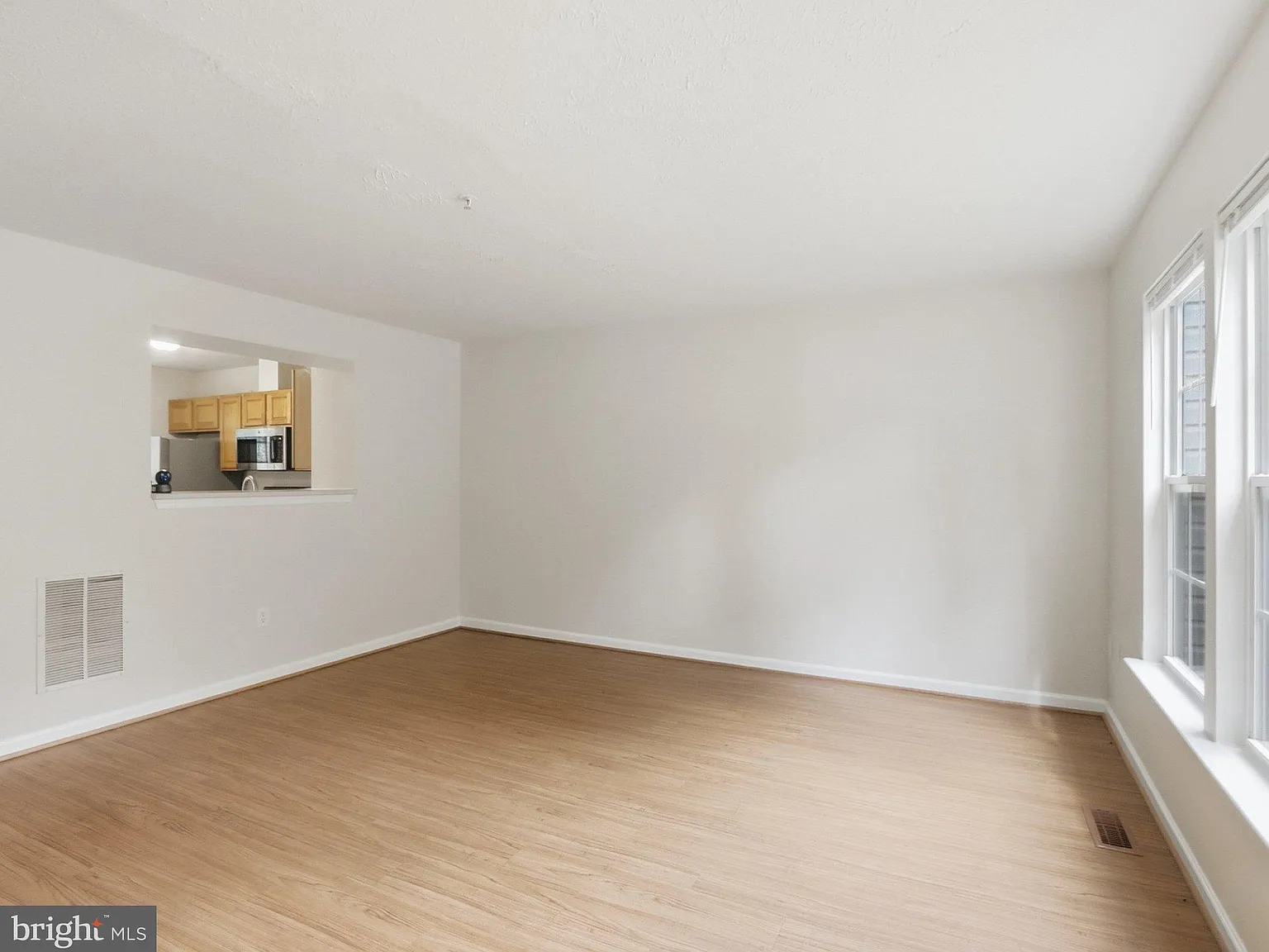 3 bed, 3.5 bath, 1540 sqft, $2,600 — Photo 3
