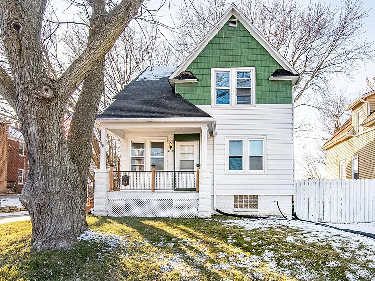 2615 N Wauwatosa Ave — Photo 1