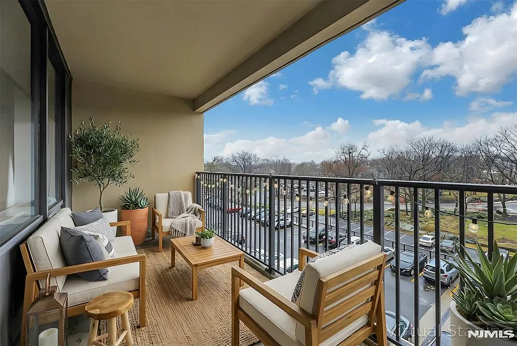 6 Horizon Rd APT 306 photo 1