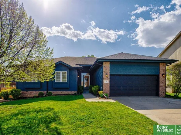 126 Longwood Dr, Papillion, NE 68133