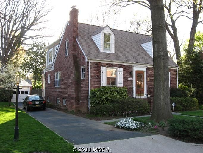 1st image of 223 N Oakland St