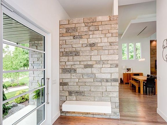 5th image of 42 Canterbury Cir