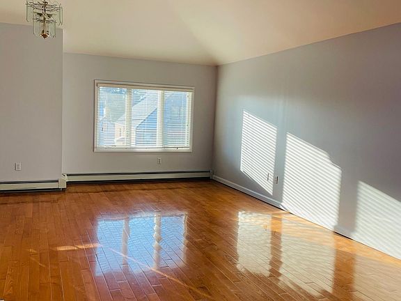 4th image of 47 197th St #2