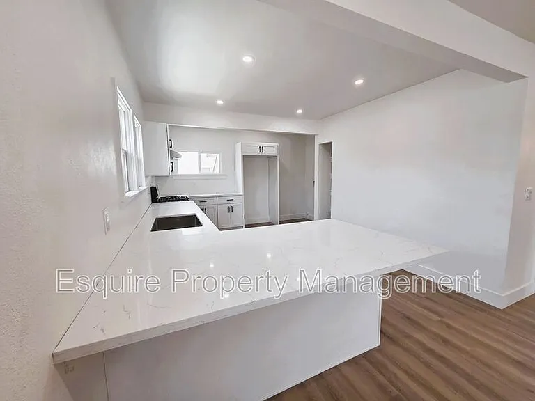514 S Seaward Ave — Photo 8