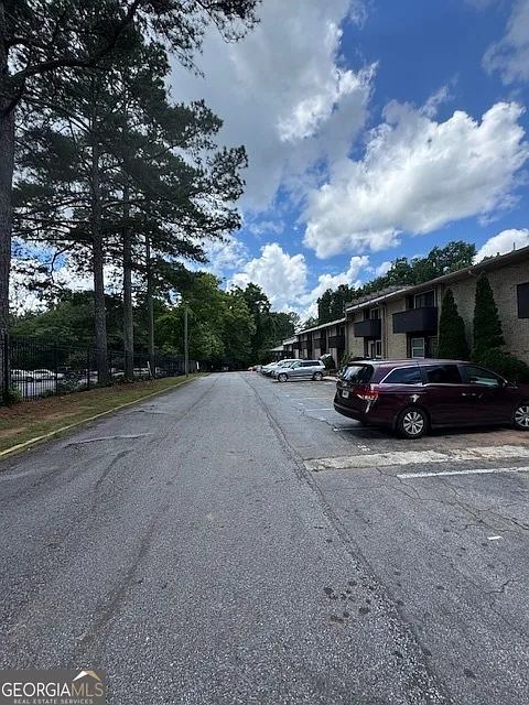 3 bed, 2.5 bath, 1368 sqft, $1,400 — Photo 2