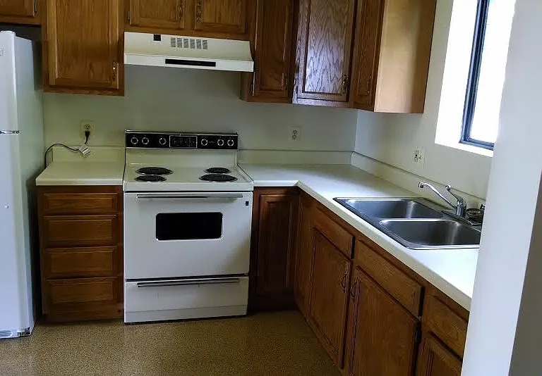 510-542 Hycliff Dr N — Photo 2