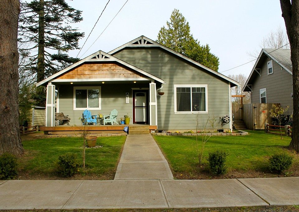 1st image of 800 Sawyer St SE
