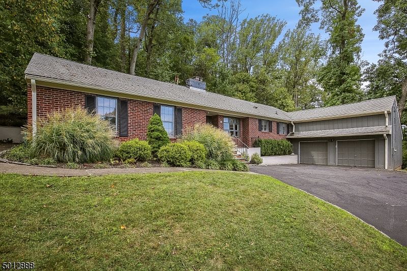 1st image of 43 Crestwood Dr