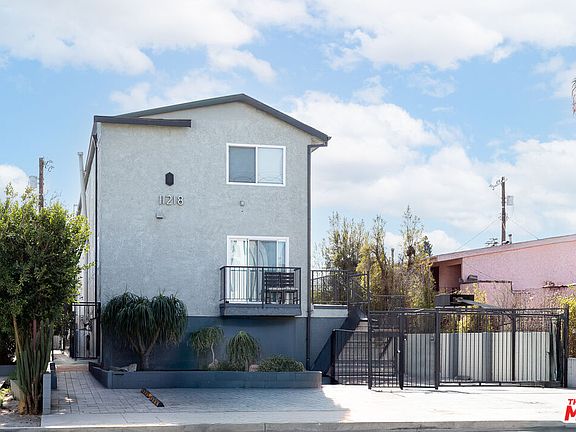 3rd image of 11218 Oxnard St