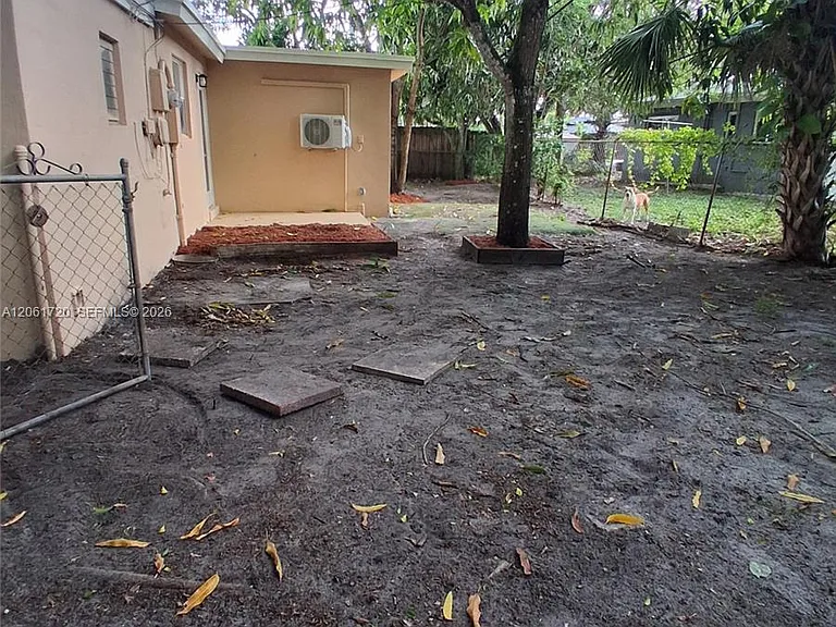 3730 NW 4th Ct — Photo 36