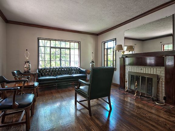 3rd image of 315 W Angela Blvd