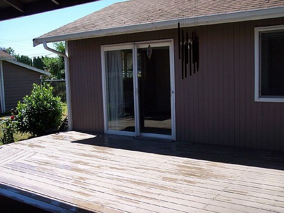 2nd image of 704 5th Ave SE