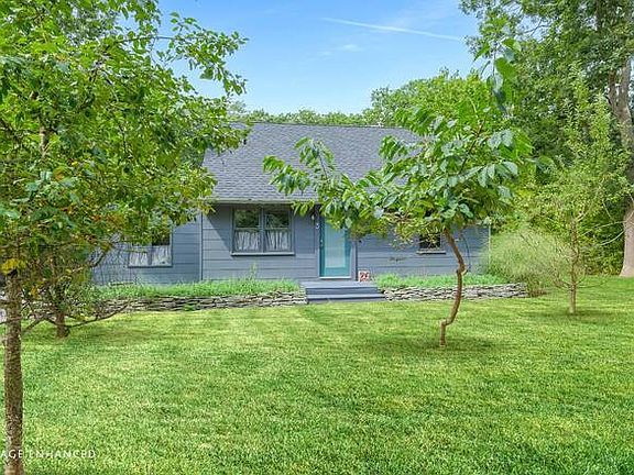 3rd image of 3 Holmes Ln