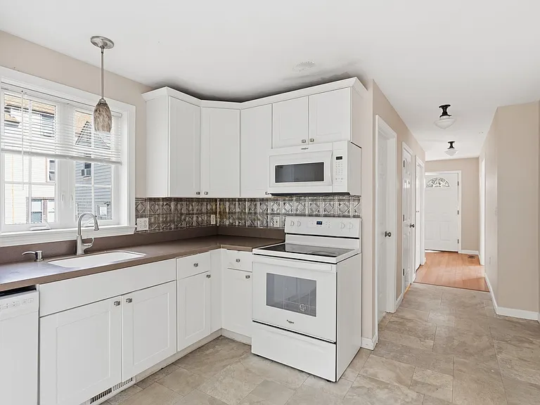 254 Front St — Photo 1