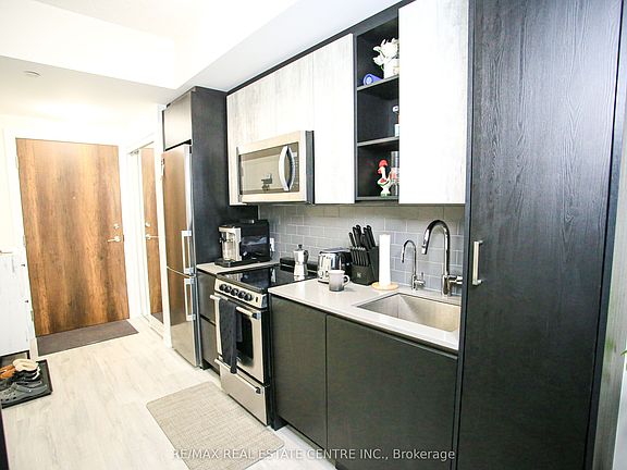 5th image of 251 Manitoba St #519