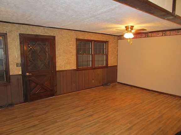 2nd image of 215 Jeanette Dr