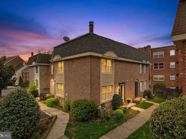 1306 Chetworth Ct, Alexandria, VA 22314