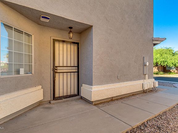 4th image of 1026 N Blackbird Dr