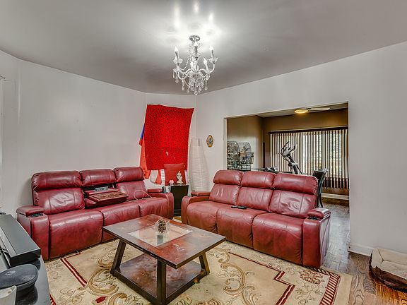 5th image of 4721 N Avers Ave #2