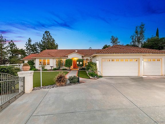 2nd image of 2389 Victoria Cir
