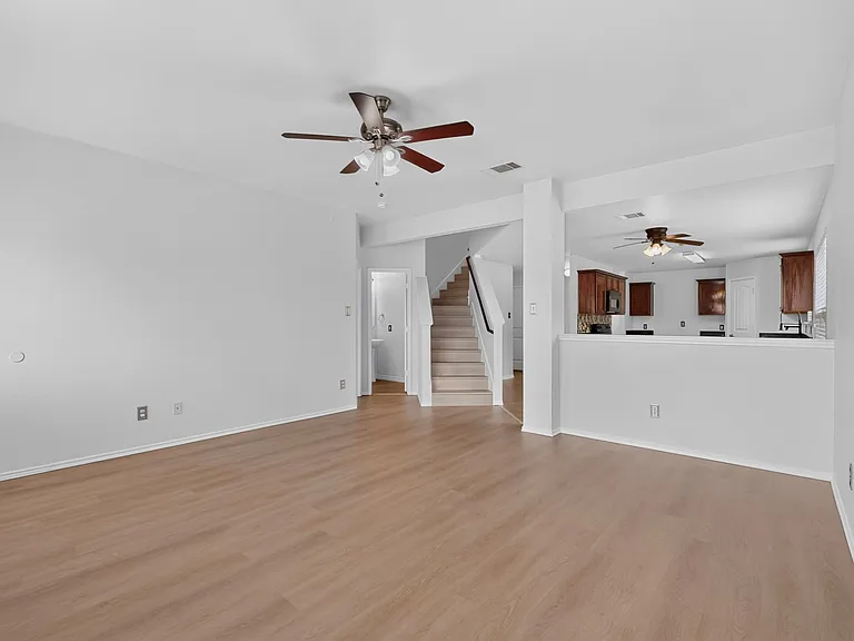 2123 Meadow View Dr — Photo 4