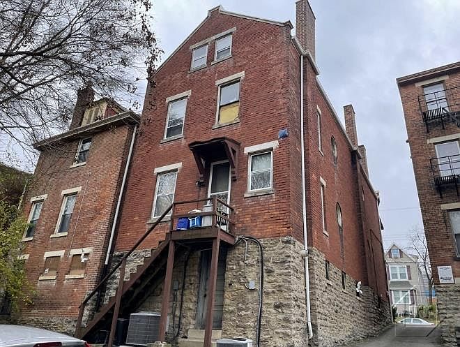2nd image of 3016 Euclid Ave #2-1e3016