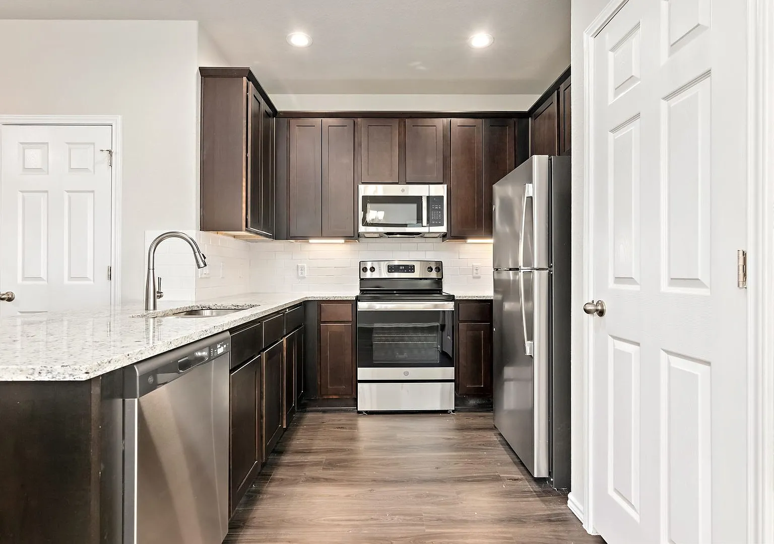 Luxury Townhome — Photo 4