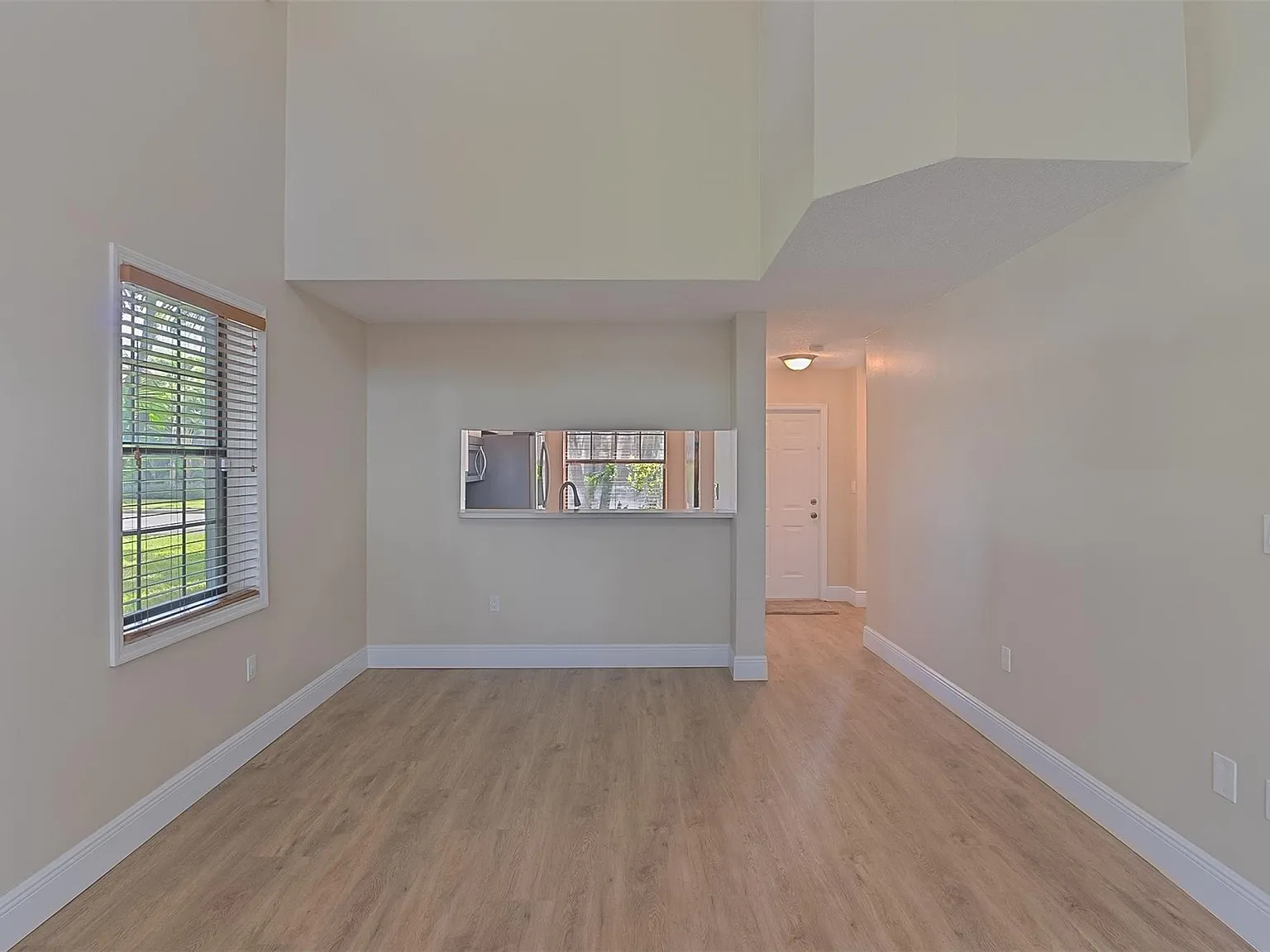 2 bed, 2.0 bath, 1460 sqft, $3,200 — Photo 3