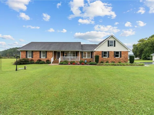 553 N End Est, North, VA 23128