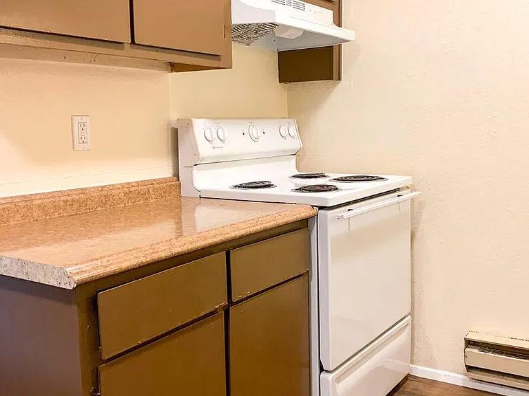 Spacious 2 Bedroom Apartment with Private Patio — Photo 9