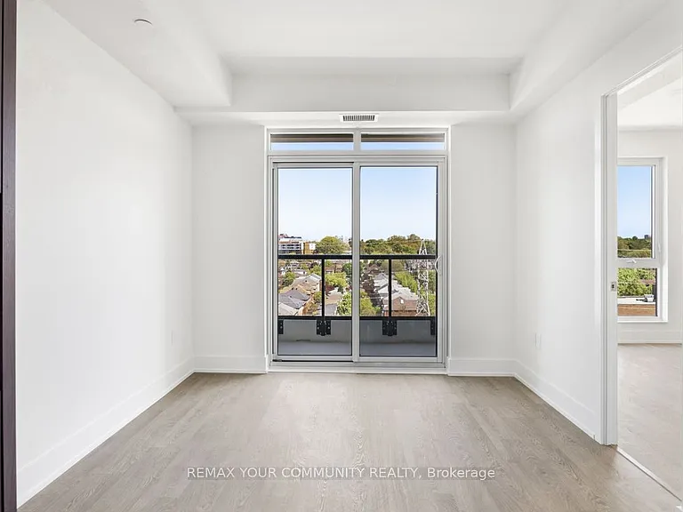 858 Dupont St #823 — Photo 11