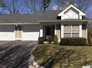 11 Flanders Ct, Ridge, NY 11961