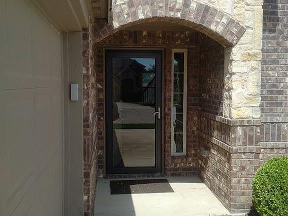 2nd image of 2828 Oak Glen Ct
