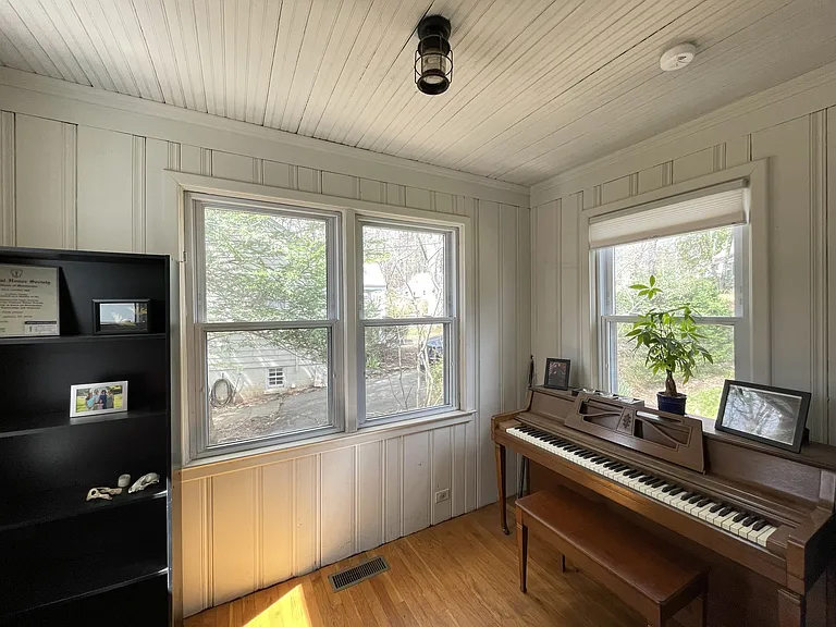 Room adjacent to Living Room