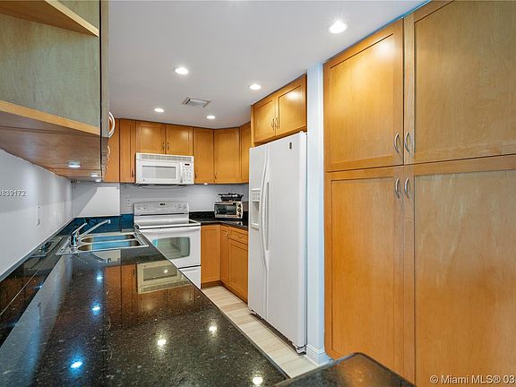 4th image of 10350 W Bay Harbor Dr APT 7D
