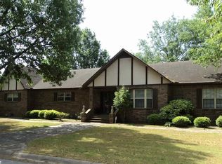 701 Woodlawn Dr, Lonoke, AR 72086