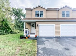 401 Lainey Ln #401, Danielson, CT 06239