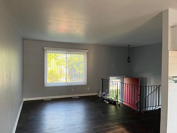 3rd image of 178 Valley Dr
